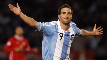 开云体育登录网站入口-尼斯主场取胜，球队表现出色拿下关键三分，尼斯俱乐部老板